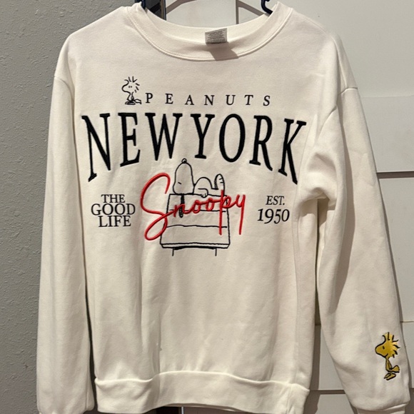 Peanuts Tops - Peanuts White New York Snoopy Crewneck Sweatshirt